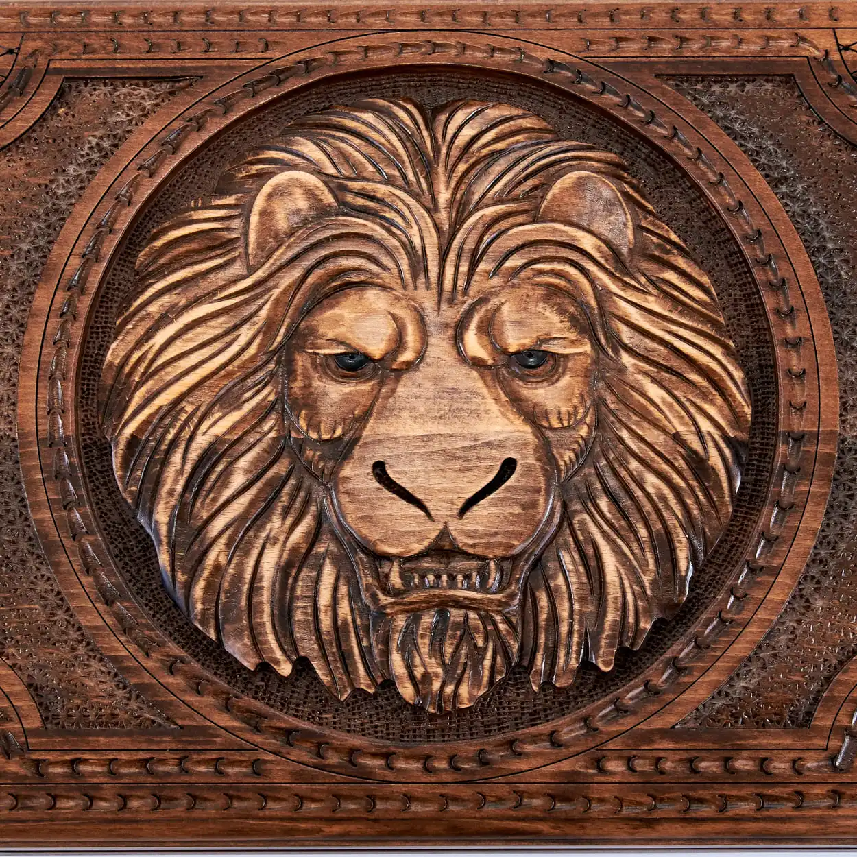 Рисунок 2 - Нарды резные "Царь зверей" большие 60