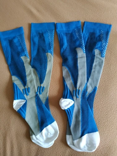 🧦 גרבי דחיסת דליות וורידים לספורט! 💪 גרבי דחיסת איכותיות לנוחות ושיפור מחזור הדם, אידיאליות לריצה, רכיבה וטיולים. מתנה נהדרת לגברים עם סוכרת, מסייעות בהפחתת עייפות ושיפור בריאות הרגליים.