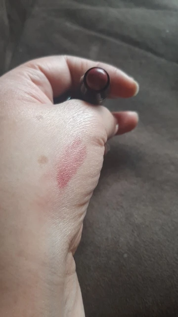 Matte Lipstick Pencil with Waterproof and Non-Stick Technology photo review