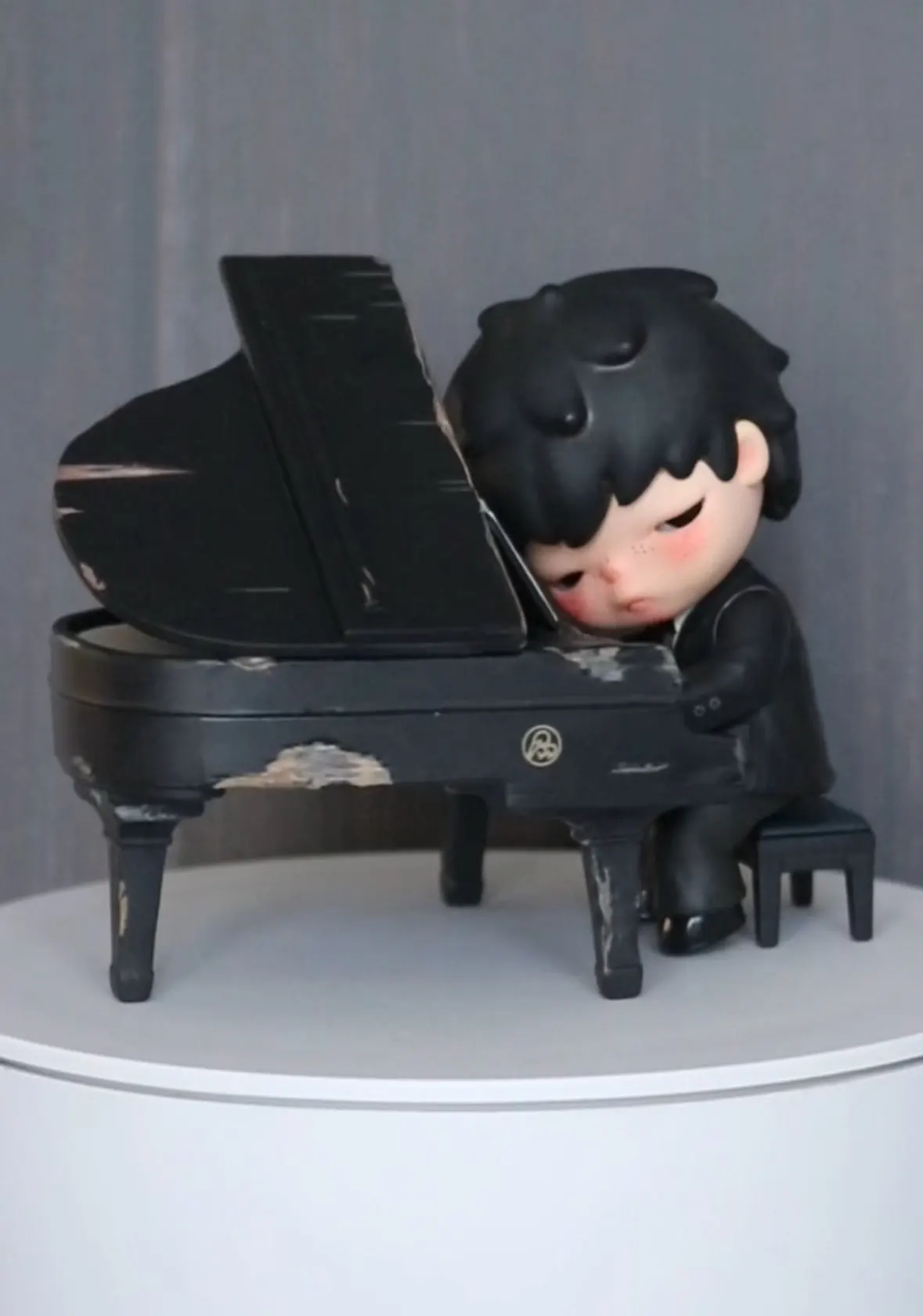 POP MART Hirono The Pianist Figure Limited Edition Limited to 2pcs