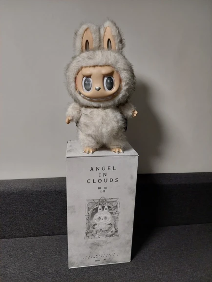 POP MART THE MONSTERS - ANGEL IN CLOUDS Vinyl Face Doll Limited