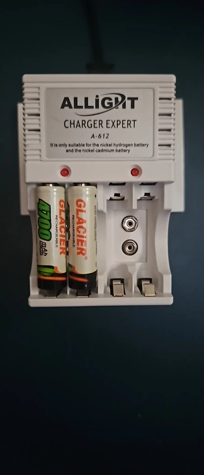 Kit Carregador De Pilhas E Pilhas Recarregáveis AA AAA - Neverdie Store photo review