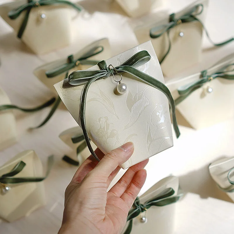 

20 Pcs/Lot Creative New White Cardboard Candy Box with Ribbon + Pearl Wedding Holiday Gift Small Packaging Box