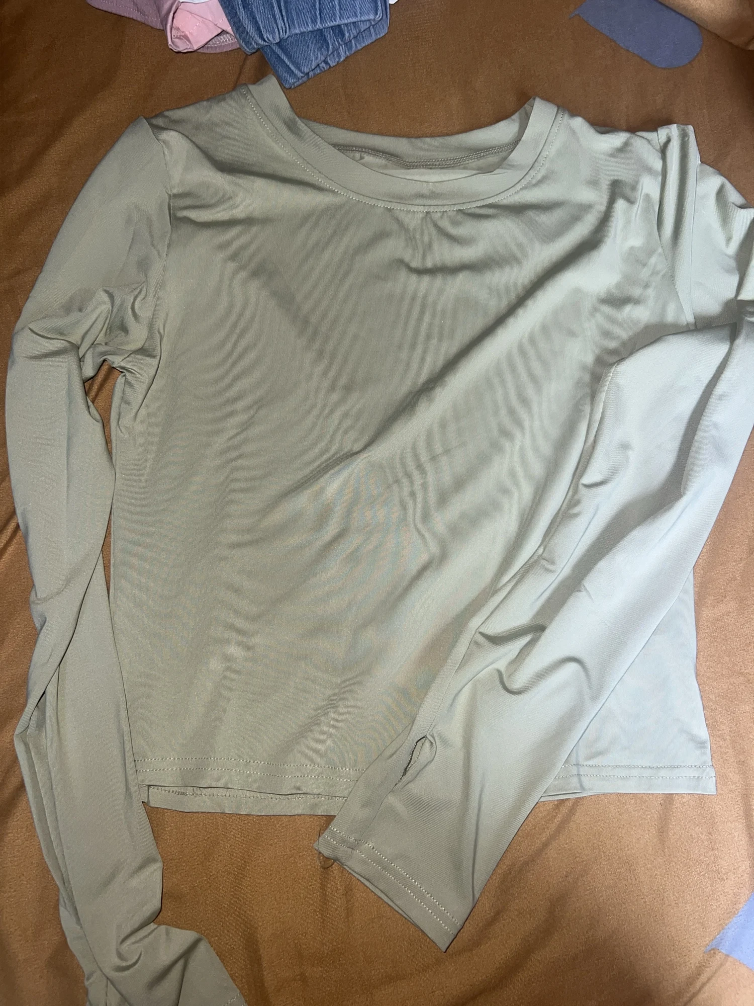 Long Sleeve Crew Neck Crop Top with Thumb Holes photo review