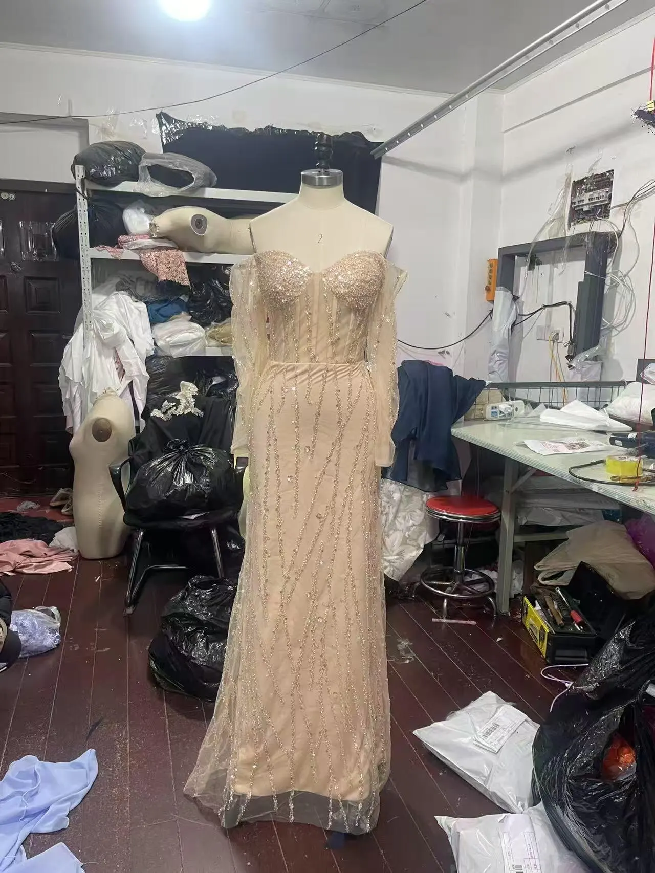 Customized Champagne Off Shoulder Mermaid Evening Dresses Dubai Beading Formal Party Gowns Pleats Long Sleeves Prom Dresses