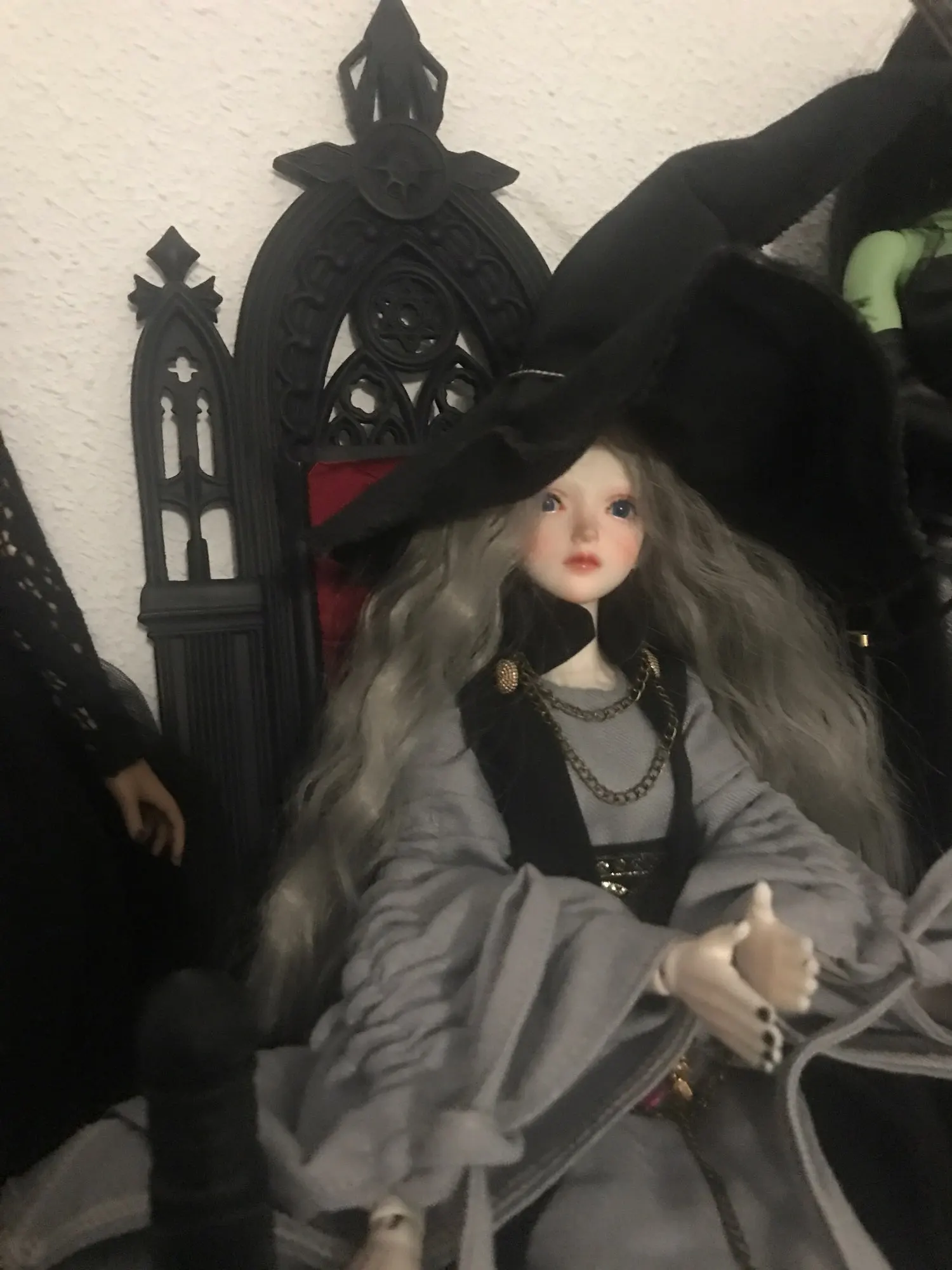 Оригинальные кресла в готическом стиле для БЖД кукол - достойное продолжение вашей коллекции Оригинальные кресла в готическом стиле для БЖД кукол - достойное продолжение вашей коллекции