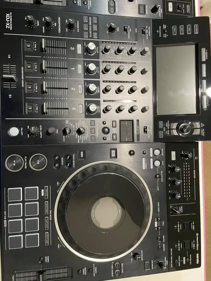DJ XDJ-XZ 4-channel Digital DJ System with Rekordbox
