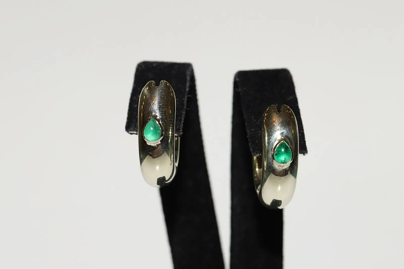 

VINTAGE ORIGINAL 14K GOLD NATURAL CABOCHON CUT EMERALD SOLITAIRE EARRING