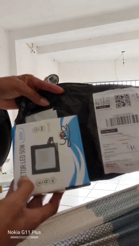 Kit 2 Refletor Led 50w Holofote Bivolt Prova Dágua Ip66 Cor De Luz Branco Frio photo review