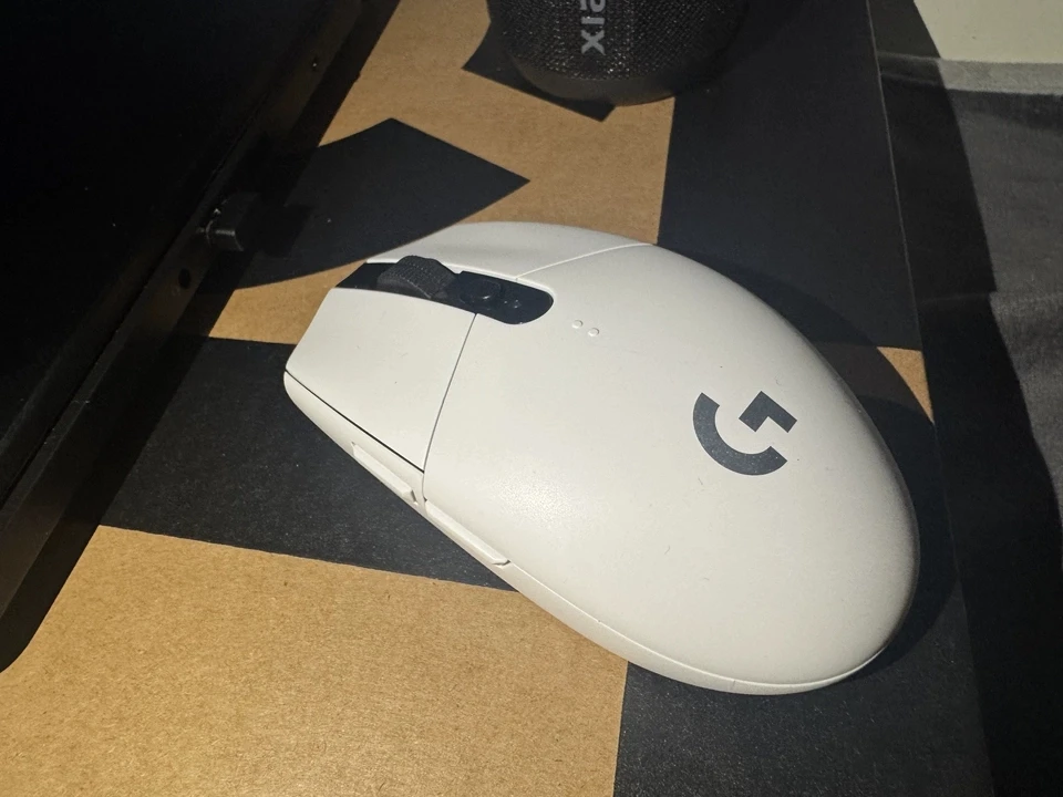 Logitech G304 Lightspeed Wireless Mouse 12K DPI 6 Buttons photo review
