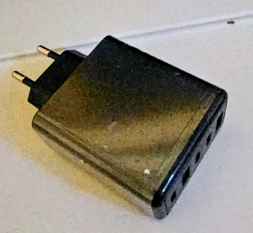 120W Multi Ports USB Charger Fast Charging Type C Mobile Phone Charger photo review