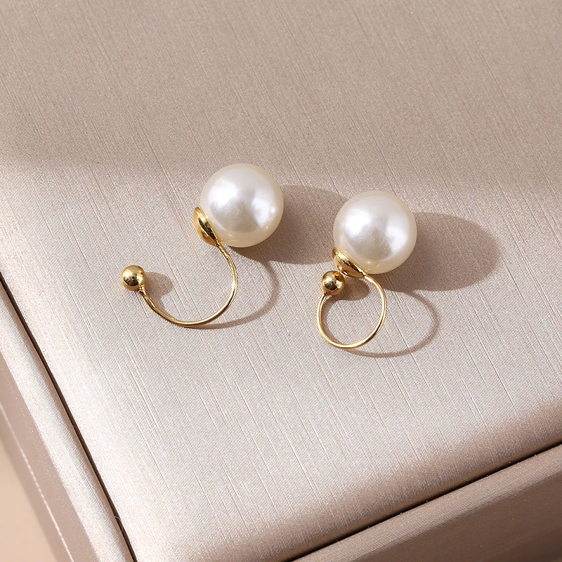 Pearl Ear Clip Resin Material Female Retro Temperament No Hole Ear Clip Fashion Female Jewelry Earrings 1 Pair ear clip earrings clip earrings ear clip ear accessories