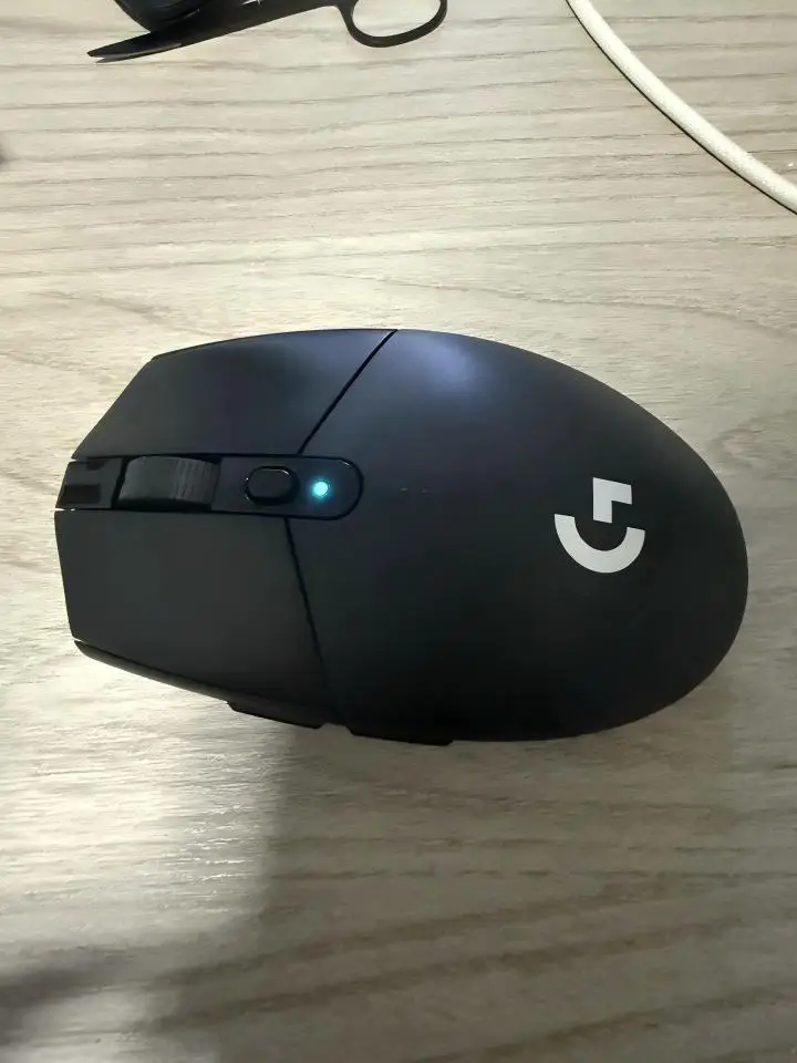 Logitech G304 Lightspeed Wireless Mouse 12K DPI 6 Buttons photo review