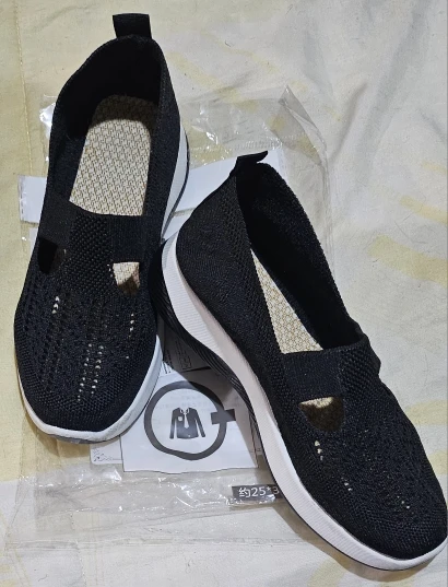 Zapatillas de deporte transpirables de Color sólido para mujer, zapatos para caminar ligeros sin cordones con suela suave, zapatos informales de punto bajos photo review