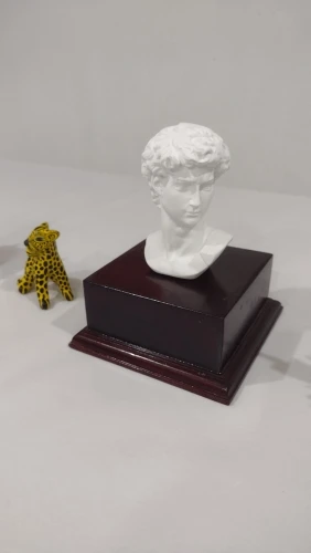 Timeless Masterpiece,15cm Miniature David Statue Head - Elegant Home Décor Sculpture photo review