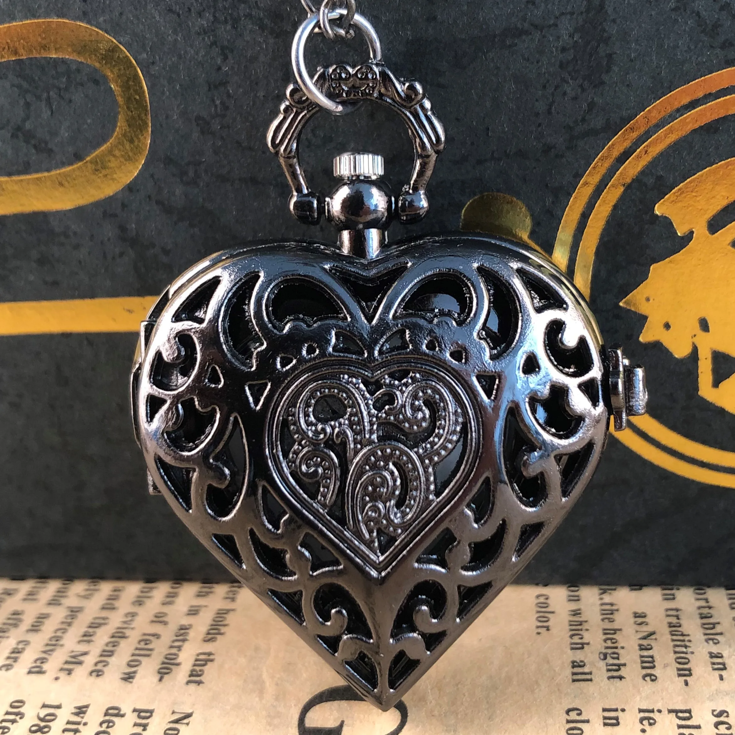 

Heart Charm Black Quartz Pocket Watch Necklace Vintage Fashion Ladies Elegant Pendant Pocket&Fob Chain Watches