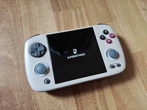 ANBERNIC RG CubeXX photo review
