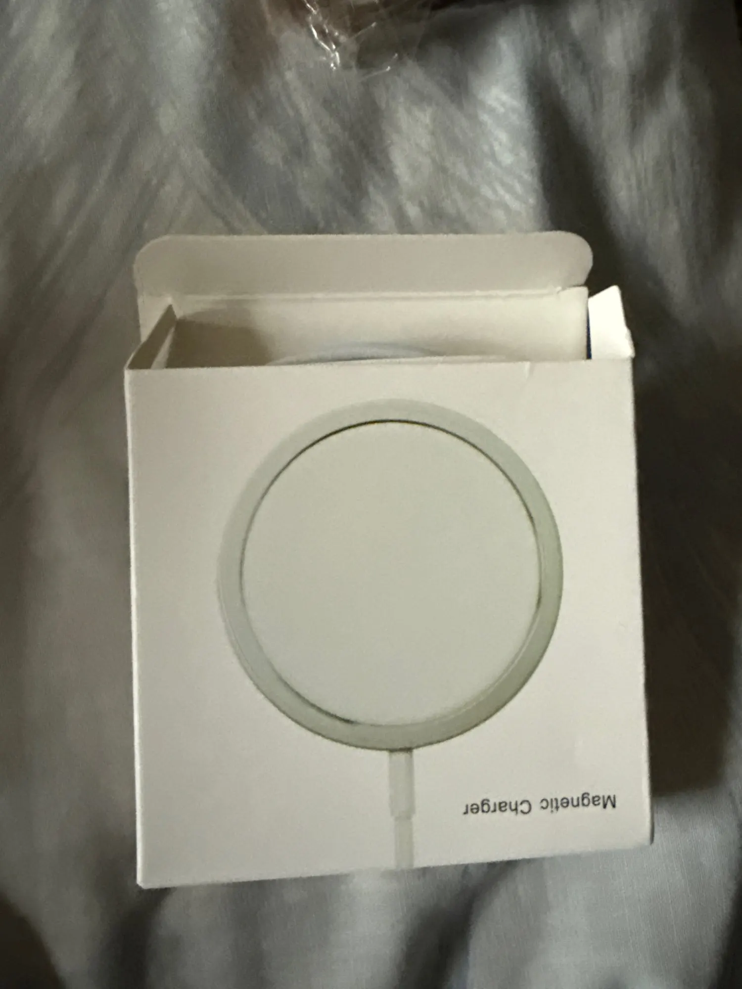 Magnetic Wireless Charger Fast Charging Pad Stand With Type C Cable photo review