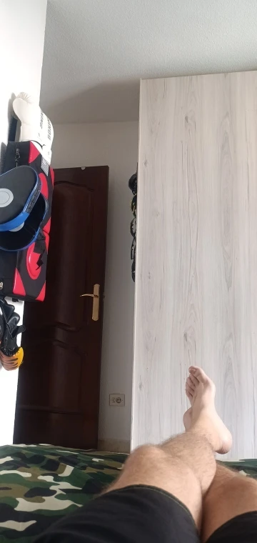 Magnetic Car Phone Holder 360° Rotation Folding With Vacuum Suction Cup For iPhone 12-16 Series Car/Gym/Driving Phone Holder photo review