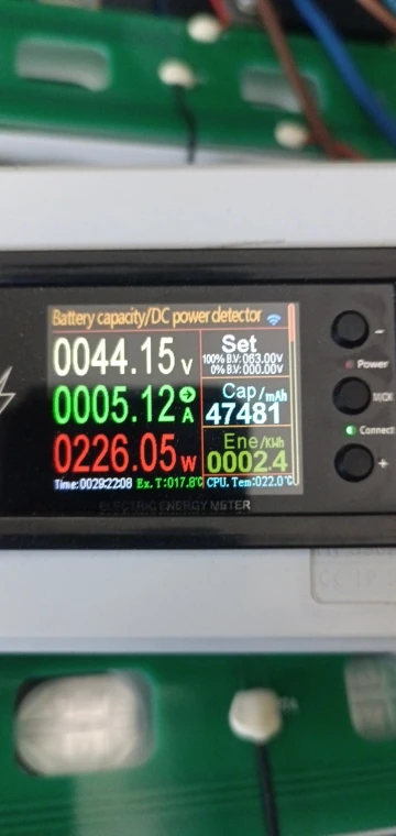 Car & solar battery wifi monitor 0-420V live data history Tuya app photo review