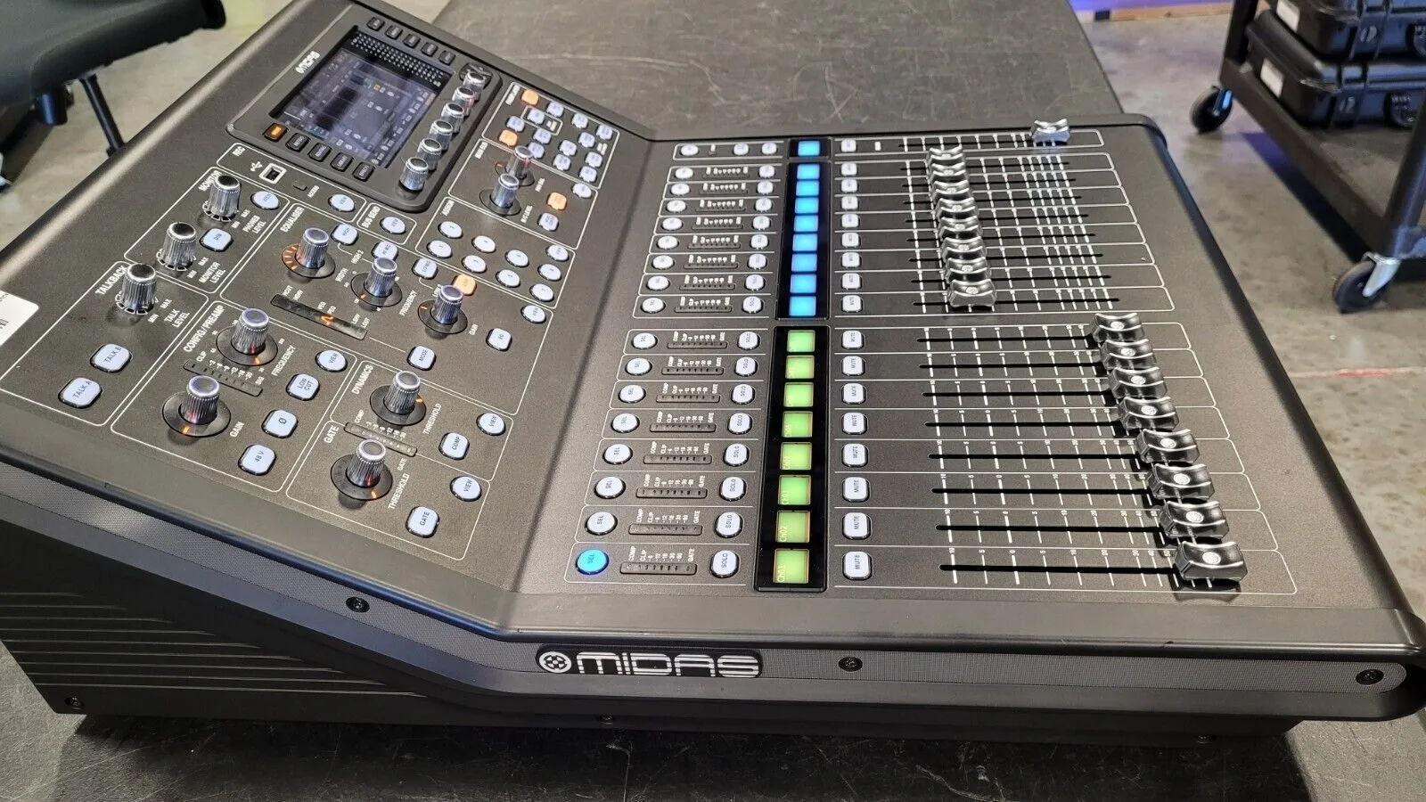 Endüstriyel ve Kendin Yap Sınıfı Midas M32R Canlı Dijital Mikser + DL32 Sahne Kutusu + 150' Cat5 Ağ Kablosu Seçin