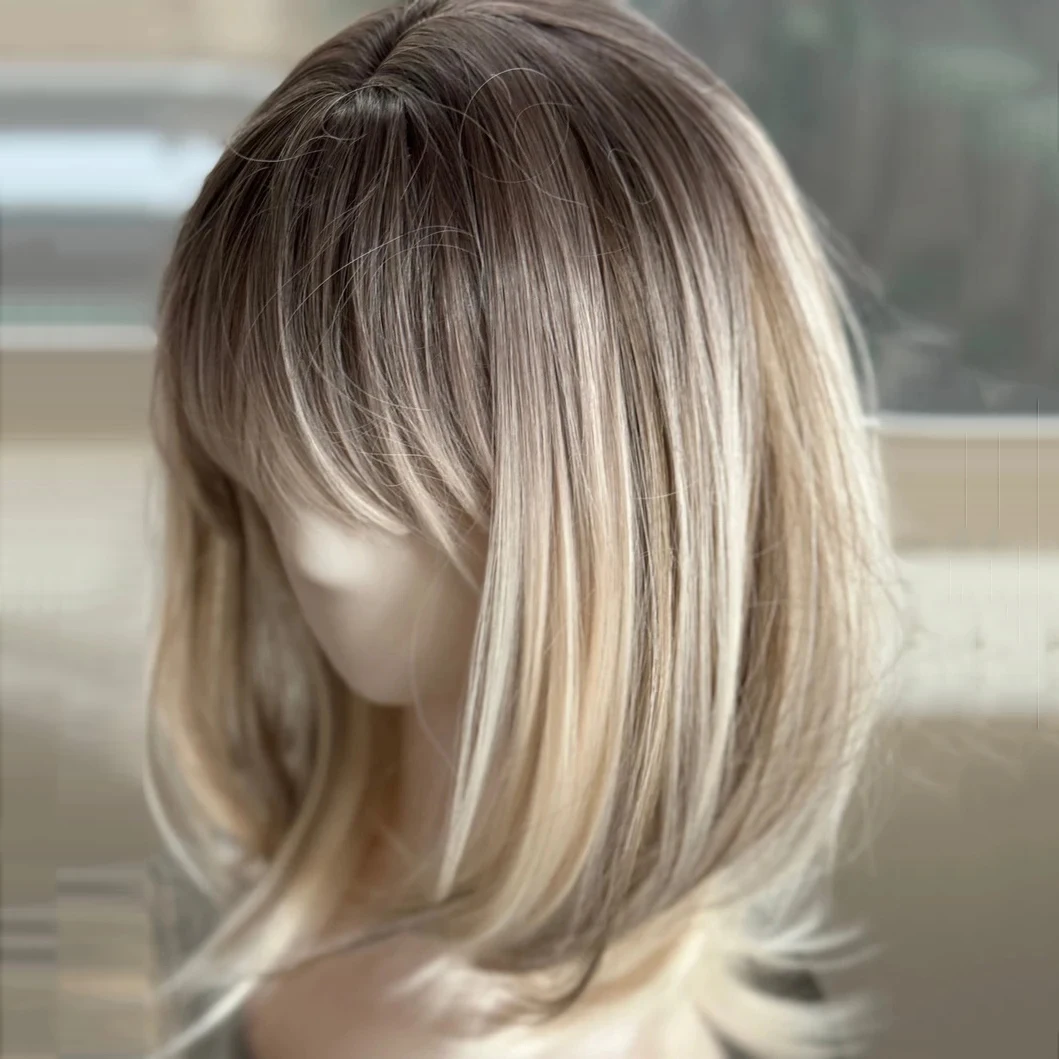 Ombre Platinum Blonde Straight Wig with Bangs Short Hair Wigs for Women Synthetic Premium Fibre Heat Resistant Dark Roots