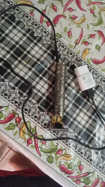 Máquina De Cortar Cabelo Para Barba Masculina Aparador Profissional barbeador acabamento Sem Fio Portátil T9 photo review