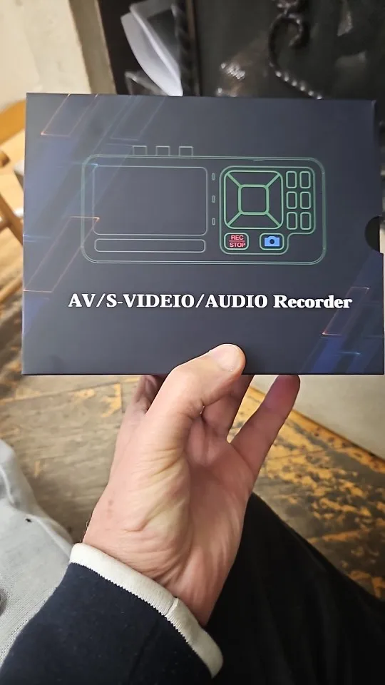 UNISHEEN UR230A Analog CVBS RCA SVideo Camera USB Tape VCR VHS Capture Card Box MP3 Video Recoder photo review