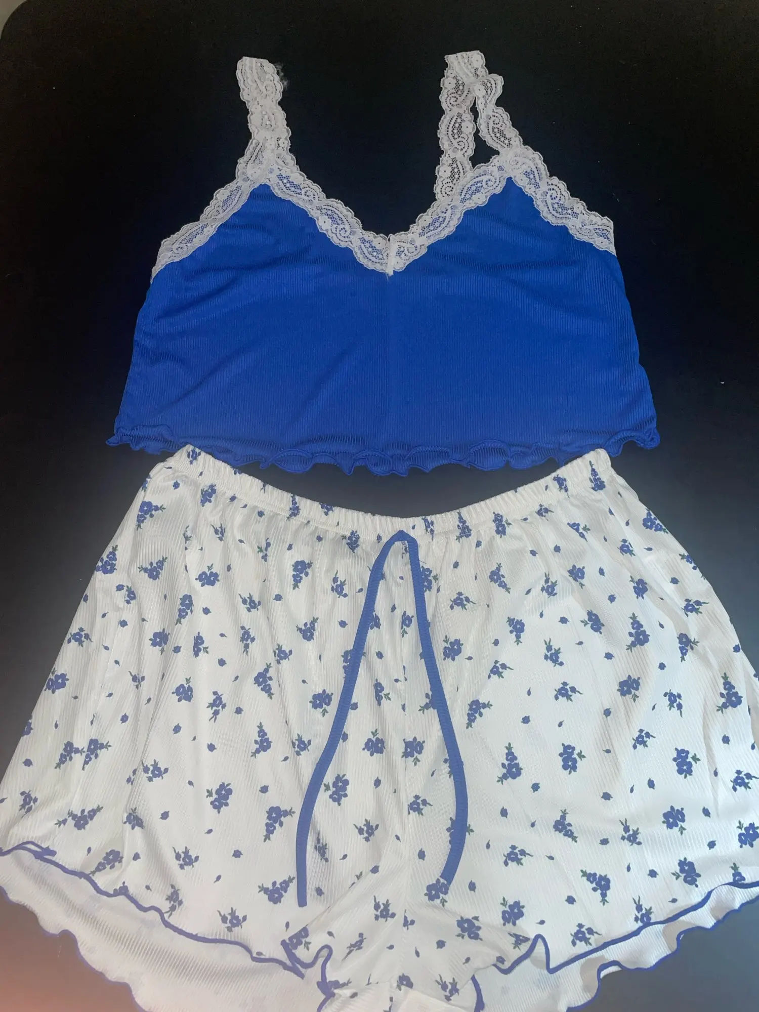 Luxe Lace V-Neck Pajama Set for Cozy Autumn Nights photo review