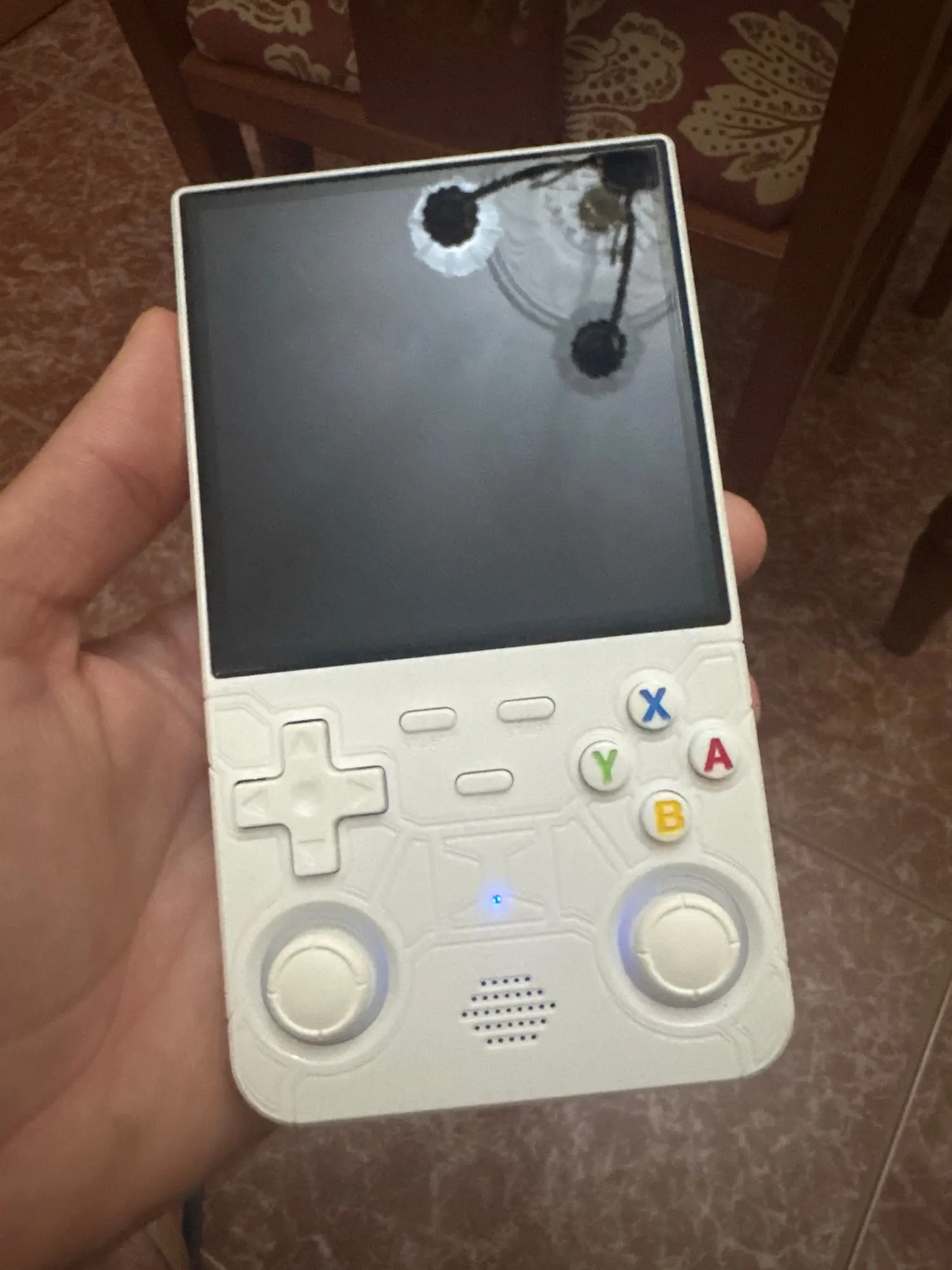 Nueva consola de juegos portátil ultra retro R36, sistema Linux de código abierto de 4,0 pulgadas, reproductor de vídeo portátil de 128GB, consola de juegos portátil photo review