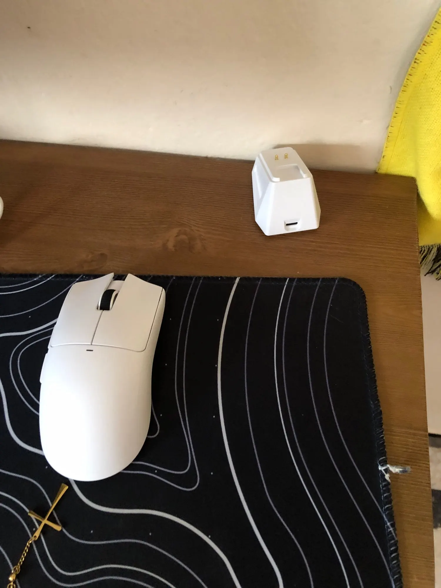 Ratón Bluetooth Attack Shark X6 PAW3395, conexión triple 2,4, base de carga magnética táctil RGB, ratón Macro para juegos photo review