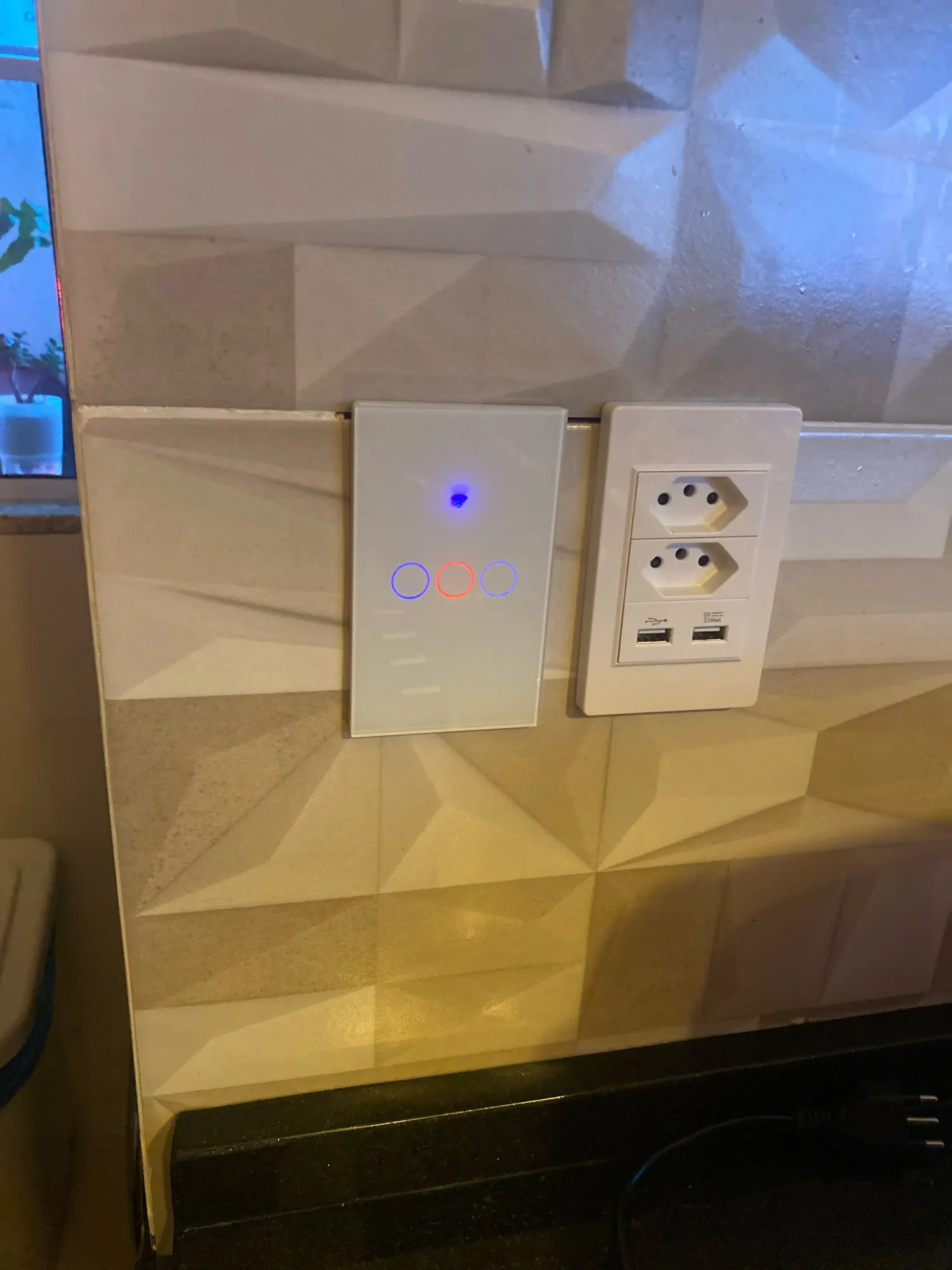 US WiFi Сензорен Стенен Превключвател Tuya/Smart Life 90-250V 2 бутона Поддържа Alexa Alice Google Home photo review