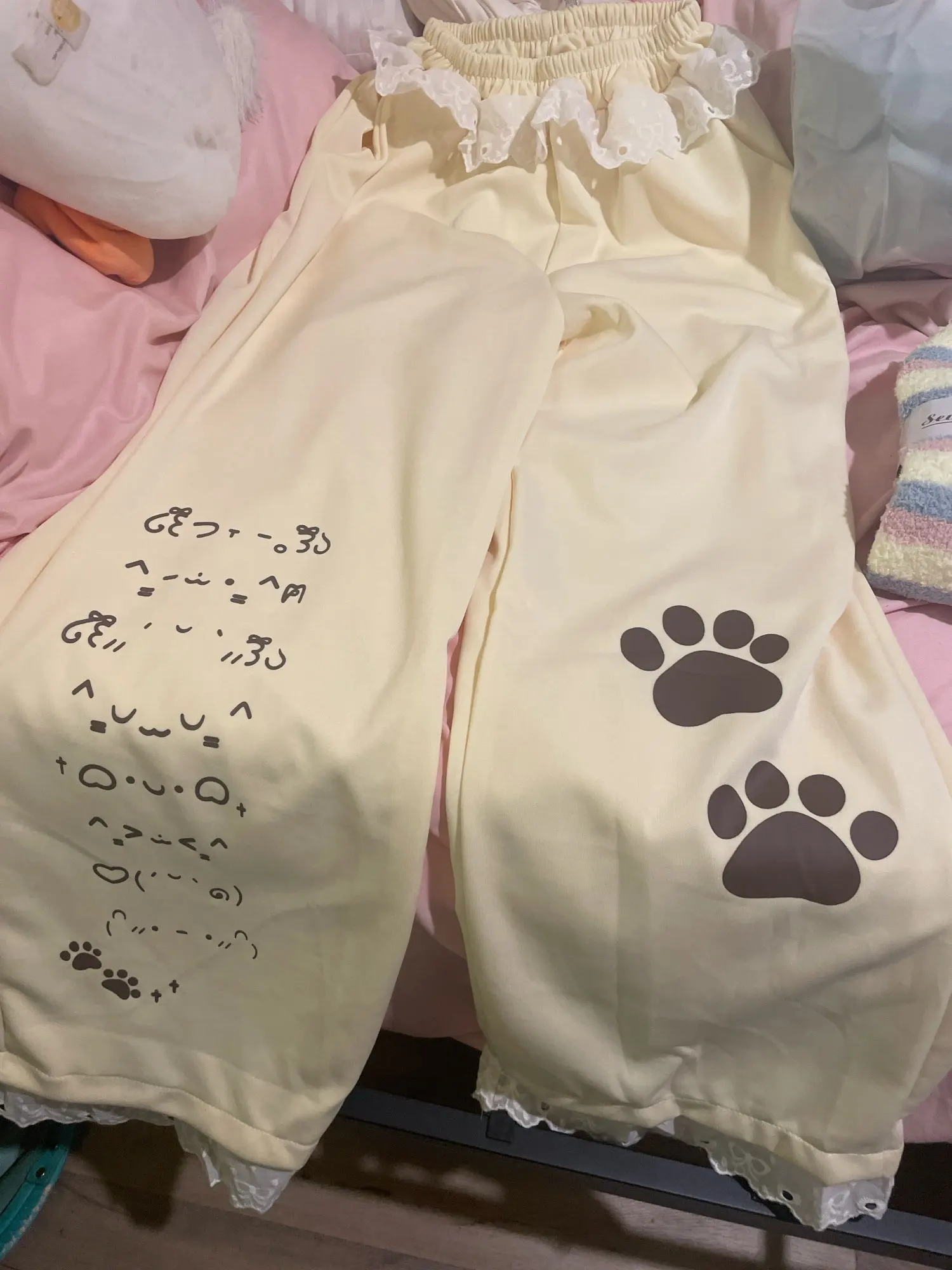 Kaomoji Paw Print Pants - Cutecore Aesthetic photo review