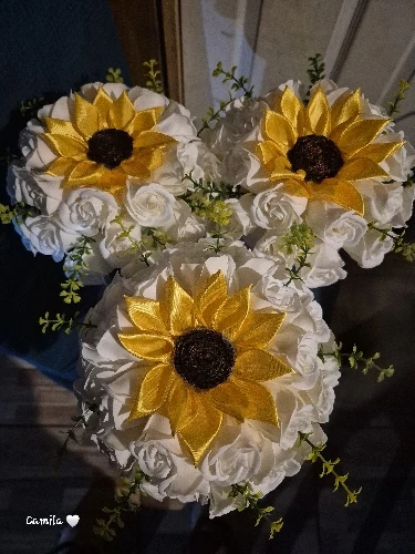 81pcs Three-Layer No Flower Base Rose Flowers Heads Decor gift Box Essential Wedding Bouquet Valentine'S Day Artificial Flower photo review