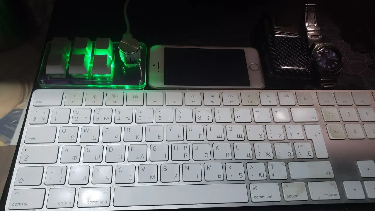 Bluetooth Macro Mechanical Keyboard with RGB and Hotswap photo review