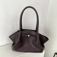 Sac fourre-tout en cuir PU souple, Design de Niche de luxe, capacité spacieuse, sac à bandoulière pour femmes, sac à bandoulière pour les déplacements et les voyages 6