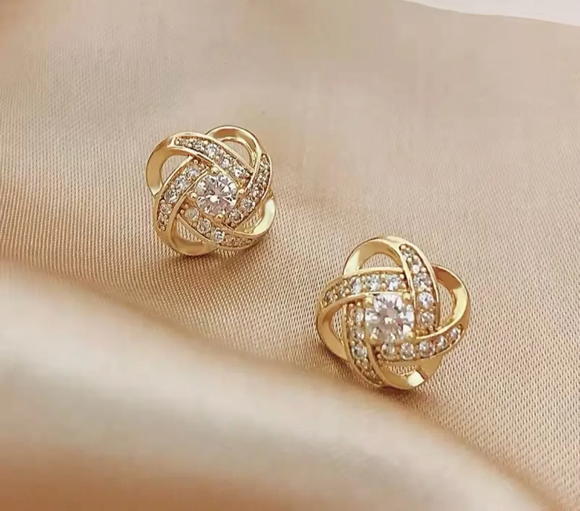 Light Luxury Zircon Stud Earrings photo review