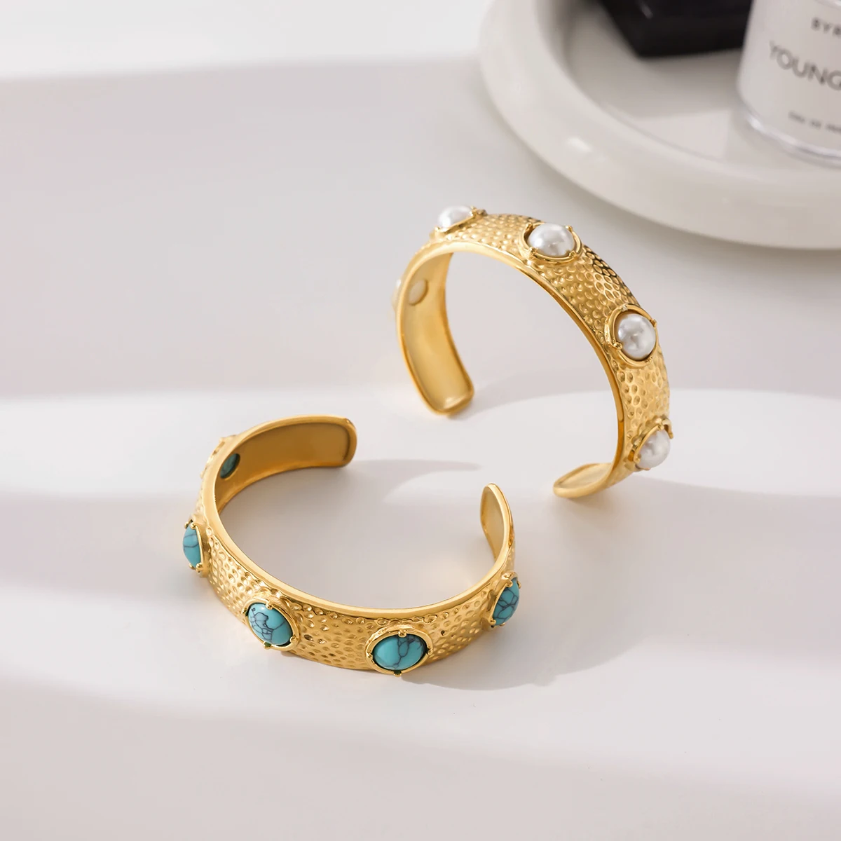 Youthway Bracciale rigido in acciaio inossidabile intarsiato con perle in resina stile retrò Bracciale in acciaio inossidabile con turchese blu per bracciale da donna  36
