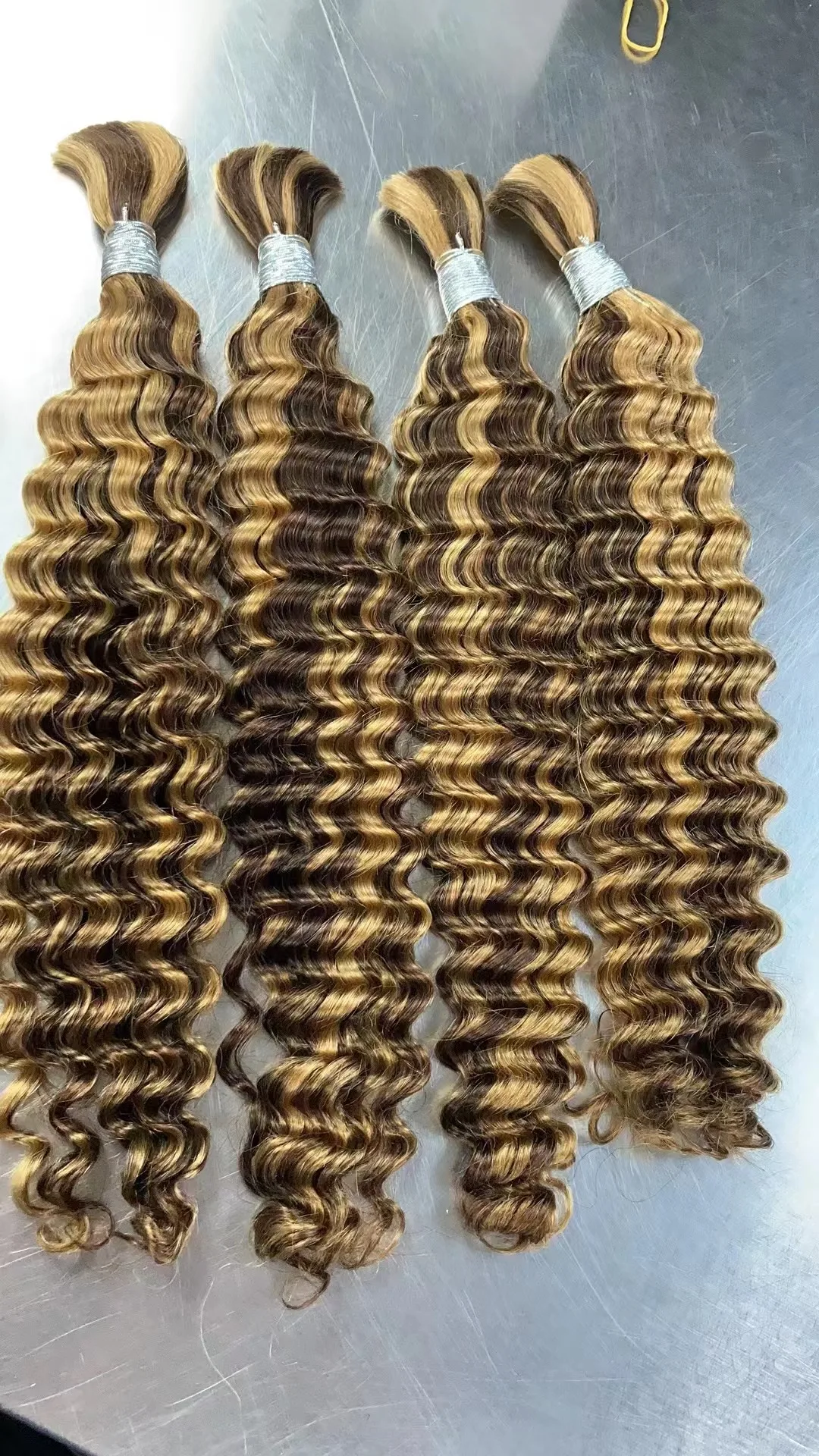 Estensioni dei capelli umani all'ingrosso dei capelli umani dell'onda profonda all'ingrosso dei capelli umani all'ingrosso vietnamiti da 20-28 pollici per le donne nere Remy brasiliano