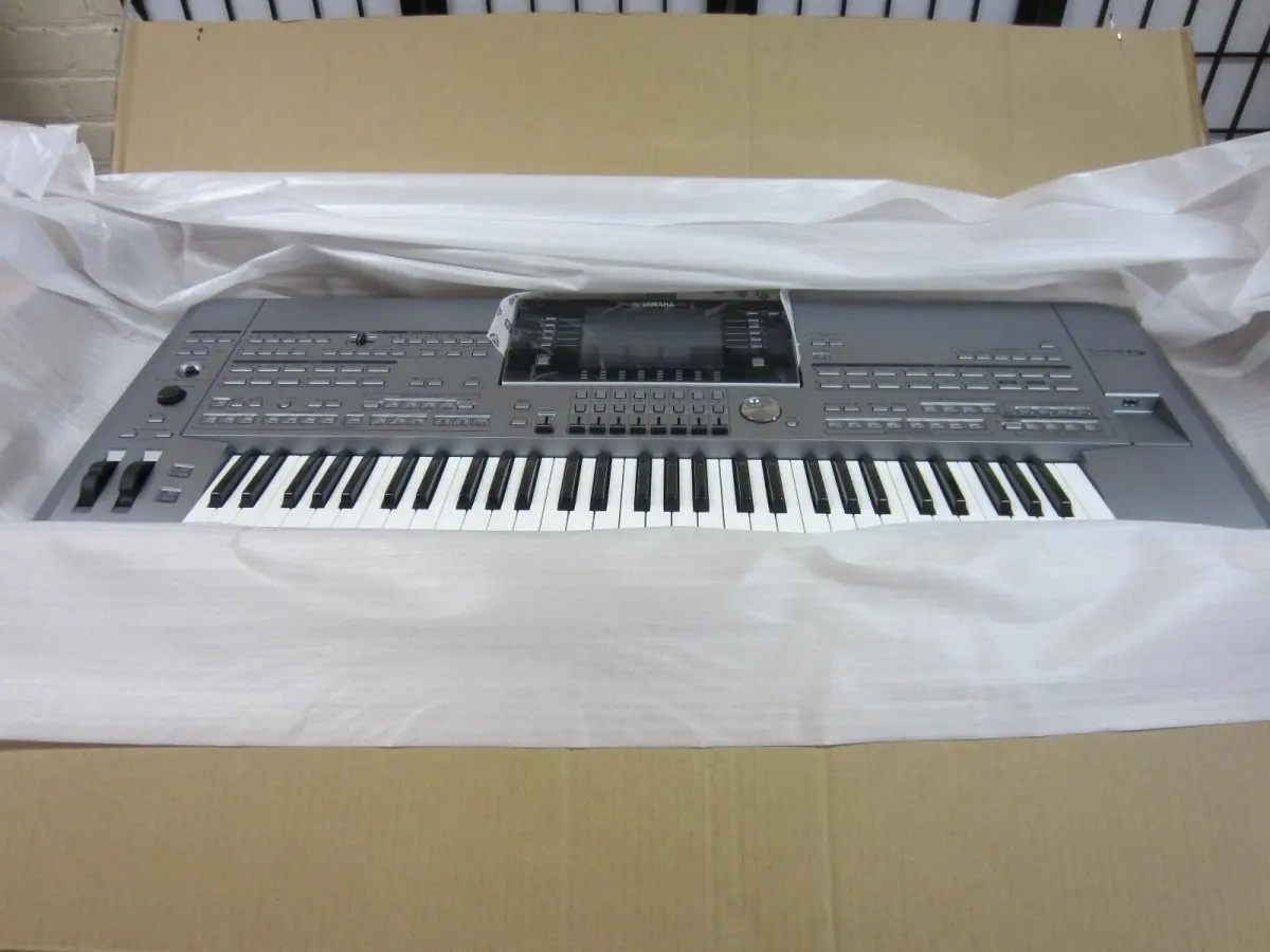 

Совершенно новая рабочая станция Tyros 5 76 key Arranger.