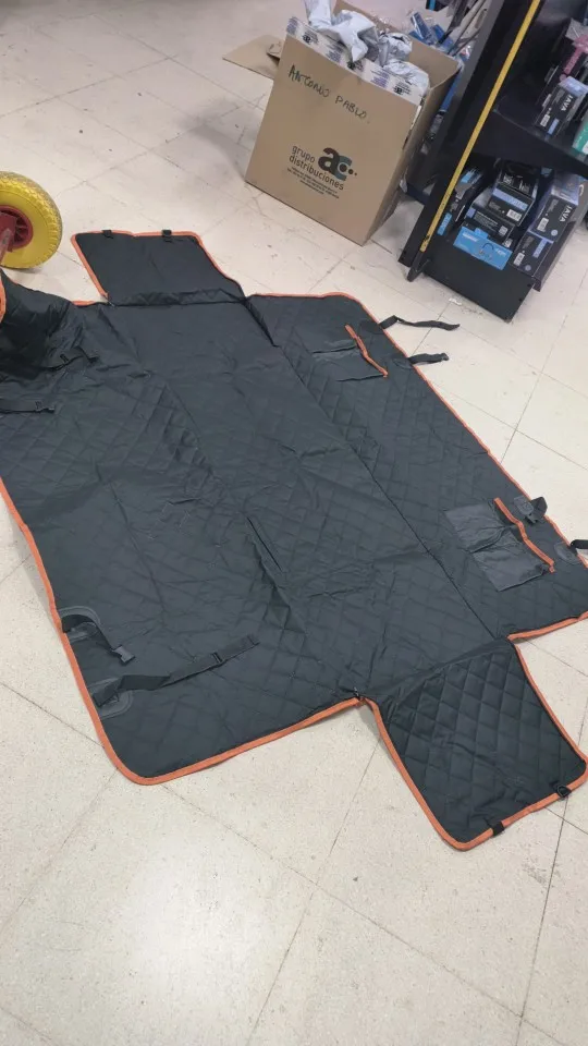 Funda ideal para asiento de automóvil, actualiza tus asientos de automóvil con esta funda para hamaca para perros impermeable y resistente a los arañazos. photo review