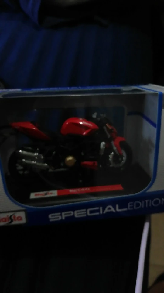 Maisto Ducati Panigale V4 S Corse 1:18 Scale Alloy Motorcycle Diecast Model Collectible Grade Gift Toy photo review