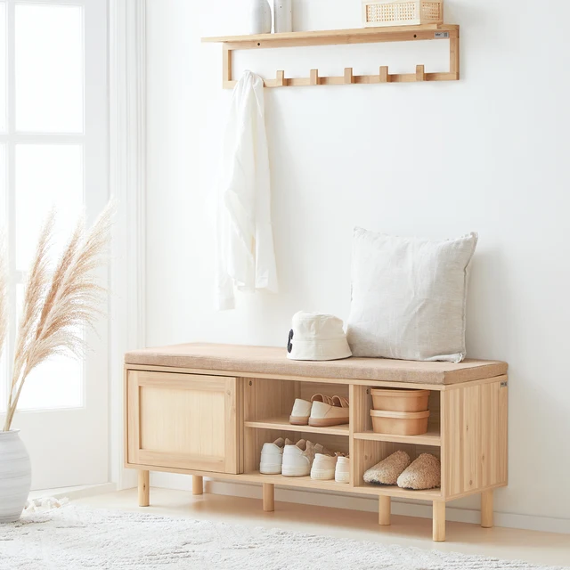 Shoe bench with seat with sliding doors