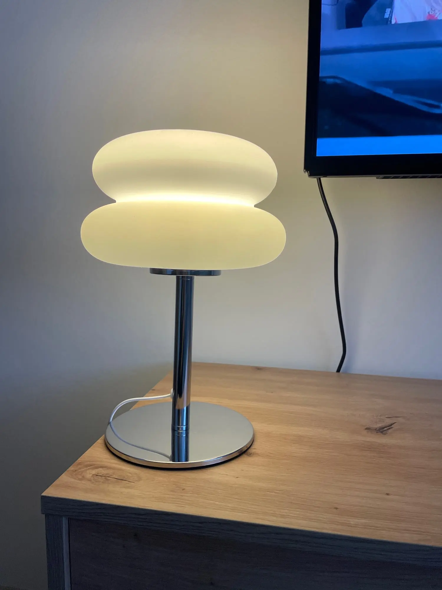 Chic Creamy Style USB Bedside Lamp with Tri Color Dimming photo review