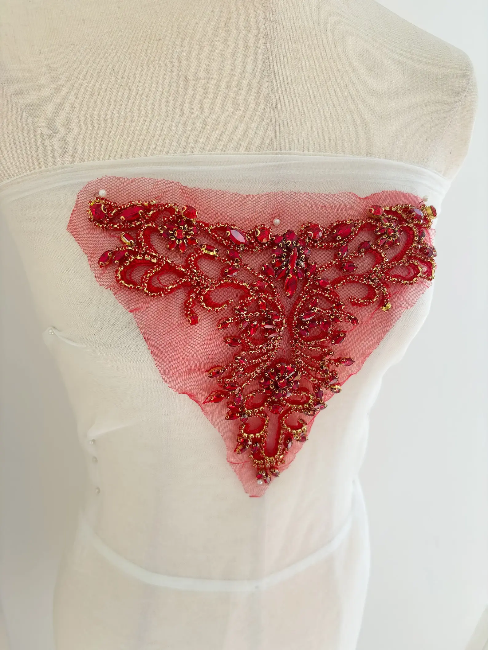 

Red Sweetheart Neckline Applique For Dress, Bridal Dress Supplies