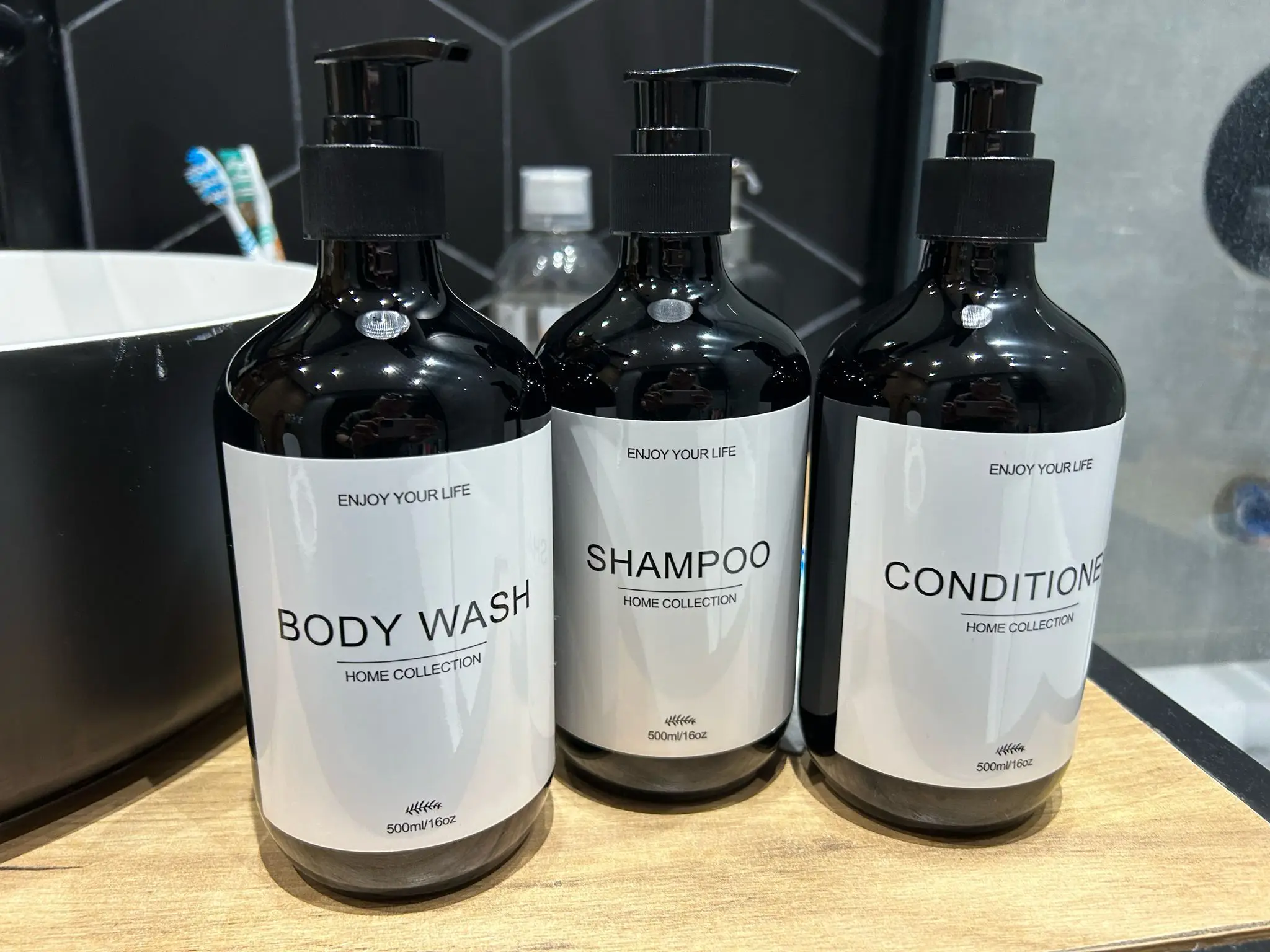 3pcs/500ml Waterproof Lotion Dispenser with Label for Bathroom Shampoo, Shower Gel, and Body Lotion Storage photo review