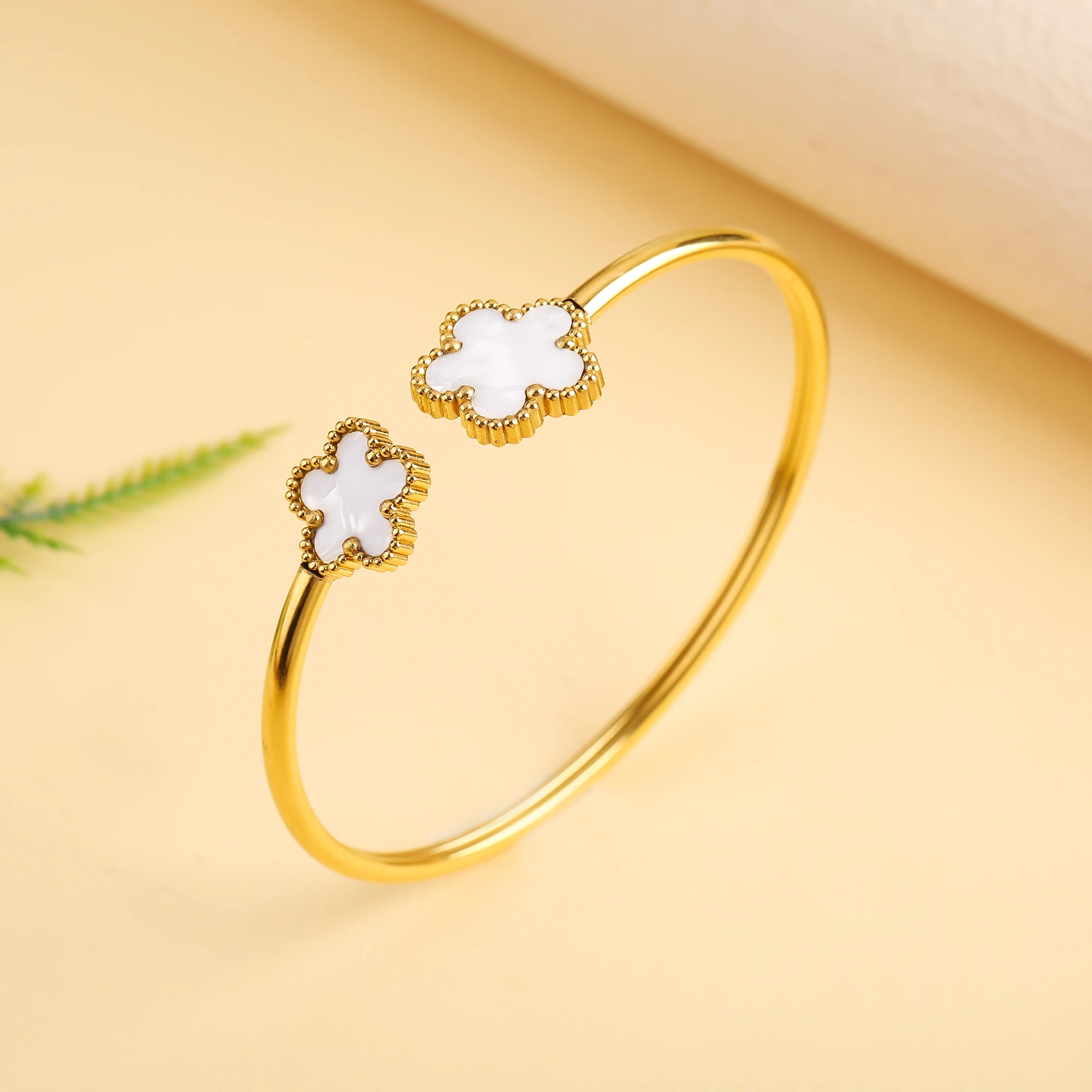 Classic luxury hot sale five-leaf flower stainless steel open bangle Lucky grass bangle Girl Girl anniversary wedding jewelry Cl 5