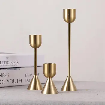 Portacandele in metallo di colore dorato di lusso Candeliere da tavolo per matrimoni Portacandele Capodanno Bar Party Candelabri Decorazioni per la casa 1