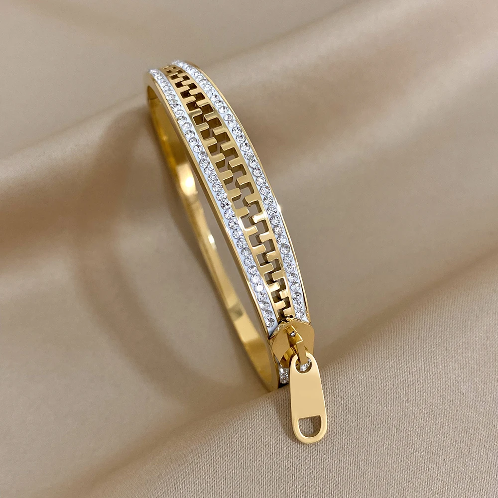 Bracelet de Charme vintage avec 10 breloques en Or 10k - Bijoux Usagés Bracelet de Charme vintage avec 10 breloques en Or 10k - Bijoux Usagés