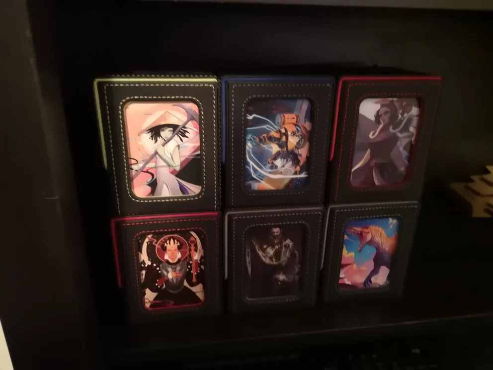 Caja de baraja de cartas con ventana de visualización, capacidad para 120 + tarjetas de una sola manga, cierre magnético, adecuada para tarjetas CCG, tarjetas de juego mágicas photo review